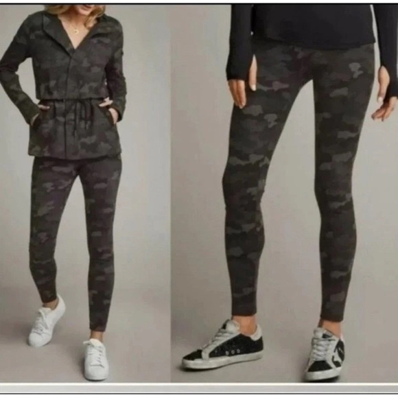 CAbi 3931 ATC Camo Leggings Size Medium - Picture 2 of 8